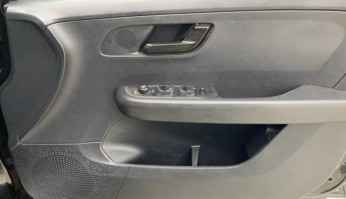 2022 Tata ALTROZ XT DIESEL DARK EDITION, Diesel, Manual, 41,191 km, Driver Side Door Panels Control