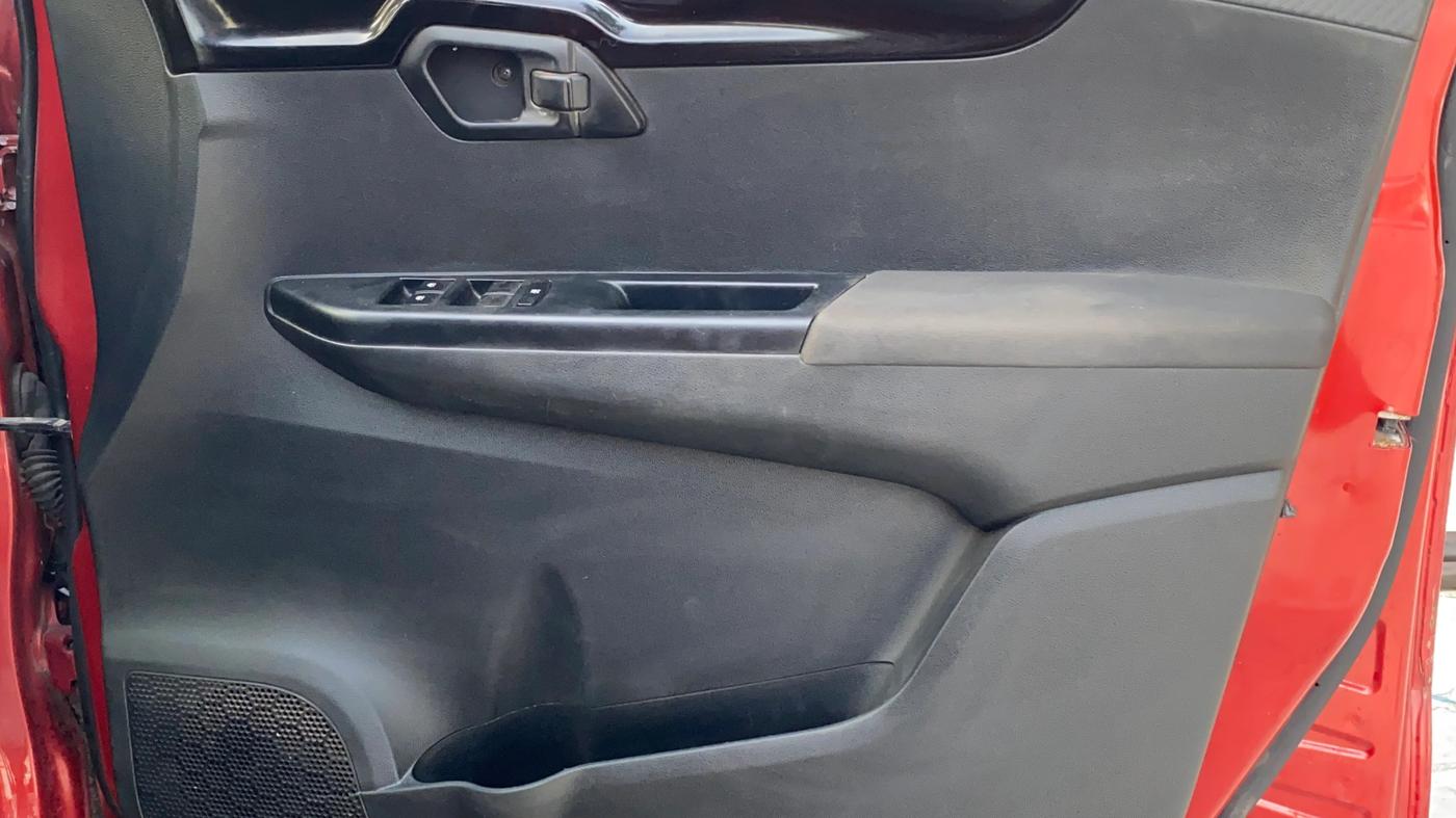 2018 Mahindra KUV 100 NXT K8 P 6 STR DUAL TONE, Petrol, Manual, 92,600 km, Driver Side Door Panels Control