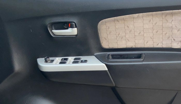 2014 Maruti Wagon R 1.0 VXI, Petrol, Manual, 48,306 km, Driver Side Door Panels Control