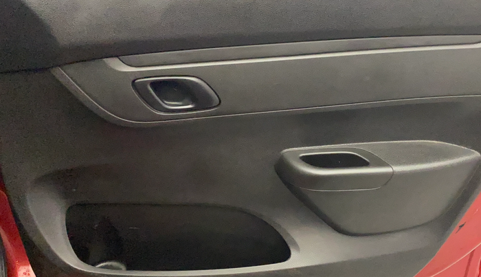 2017 Renault Kwid RXT 1.0 AMT (O), Petrol, Automatic, 28,167 km, Driver Side Door Panels Control