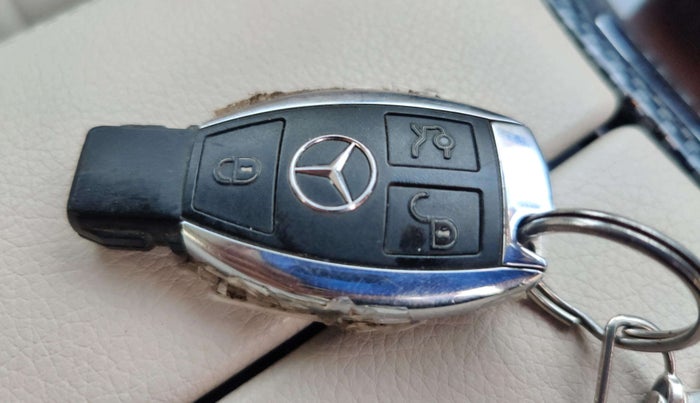 2016 Mercedes Benz C Class C 220 CDI AVANTGARDE, Diesel, Automatic, 78,023 km, Key Close Up