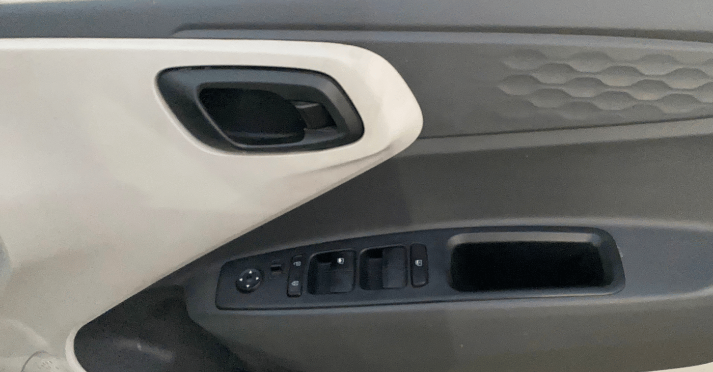 2020 Hyundai AURA S 1.2, Petrol, Manual, 47,151 km, Driver Side Door Panels Control
