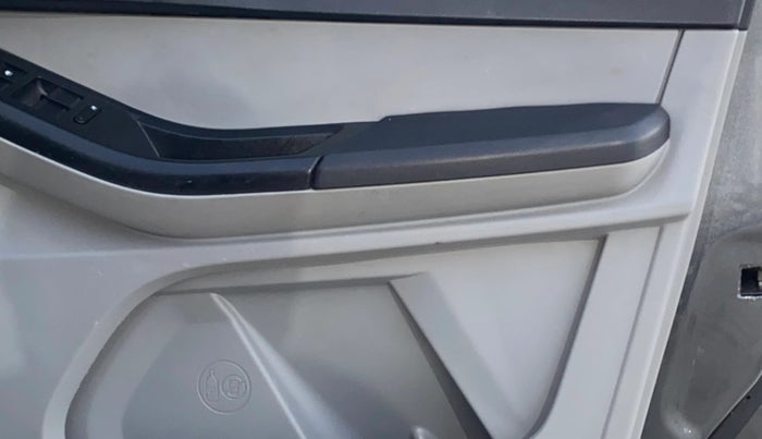 2022 Tata Tiago XT PETROL, Petrol, Manual, 27,765 km, Driver Side Door Panels Control