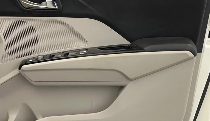 2022 Mahindra XUV300 W8 1.2 PETROL, Petrol, Manual, 45,817 km, Driver Side Door Panels Control