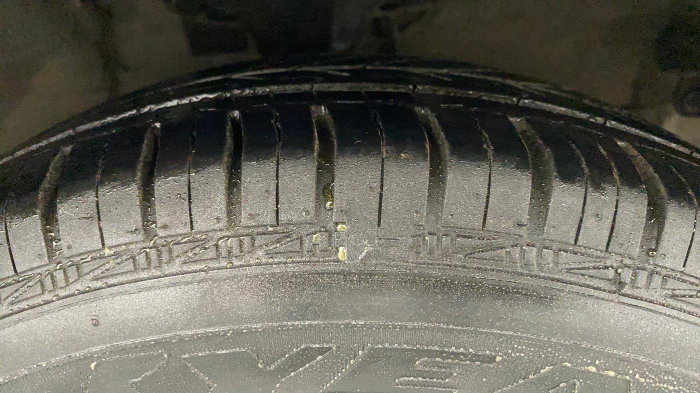 2012 Hyundai i10 SPORTZ 1.2 AT, Petrol, Automatic, 46,284 km, Right Front Tyre Tread