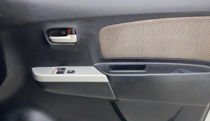 2013 Maruti Wagon R 1.0 LXI, Petrol, Manual, 68,260 km, Driver Side Door Panels Control