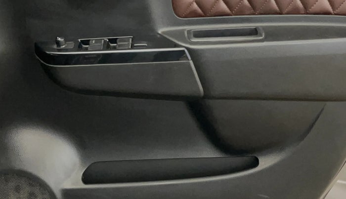 2018 Maruti Wagon R 1.0 VXI, Petrol, Manual, 73,249 km, Driver Side Door Panels Control