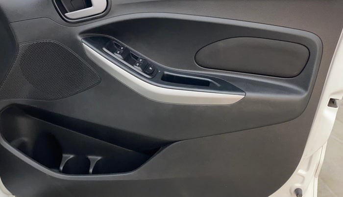 2018 Ford FREESTYLE TREND 1.2 PETROL, Petrol, Manual, 62,645 km, Driver Side Door Panels Control