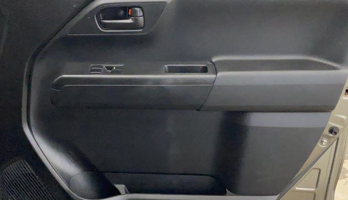 2019 Maruti New Wagon-R LXI CNG 1.0, CNG, Manual, 69,411 km, Driver Side Door Panels Control