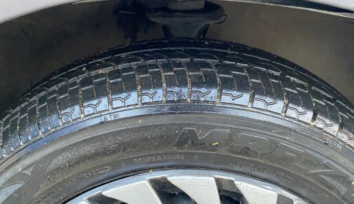 2016 Maruti Alto K10 VXI, Petrol, Manual, 16,321 km, Right Front Tyre Tread