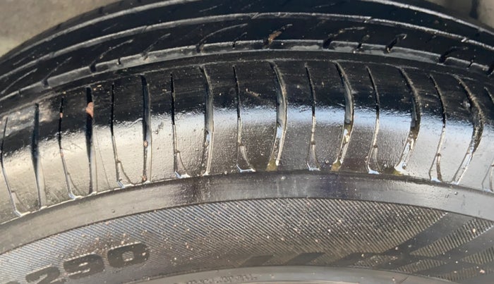 2014 Maruti Celerio ZXI (O), Petrol, Manual, 79,716 km, Left Rear Tyre Tread