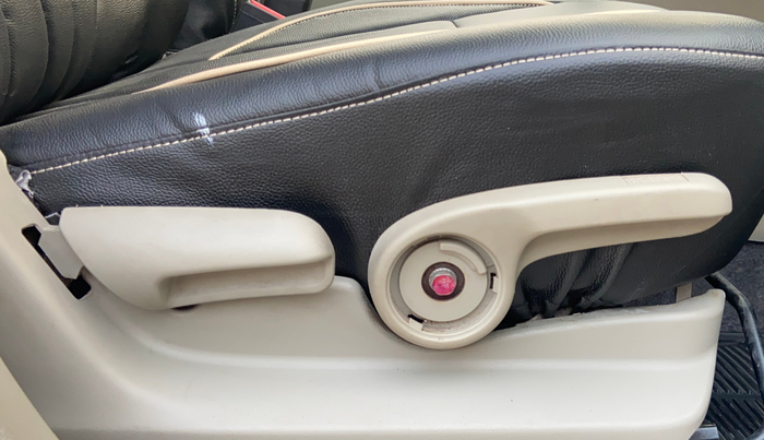 2014 Maruti Celerio ZXI (O), Petrol, Manual, 79,716 km, Driver Side Adjustment Panel
