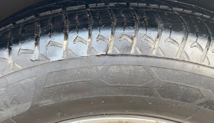 2014 Maruti Celerio ZXI (O), Petrol, Manual, 79,716 km, Right Front Tyre Tread