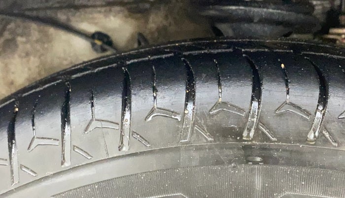 2021 Maruti Alto VXI PLUS, Petrol, Manual, 71,723 km, Left Front Tyre Tread