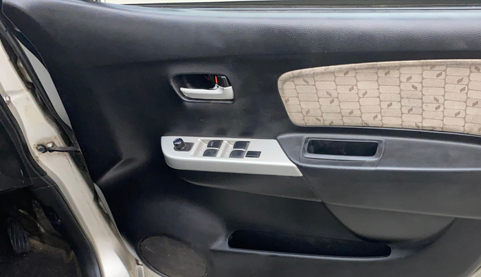 2015 Maruti Wagon R 1.0 VXI, Petrol, Manual, 1,38,353 km, Driver Side Door Panels Control