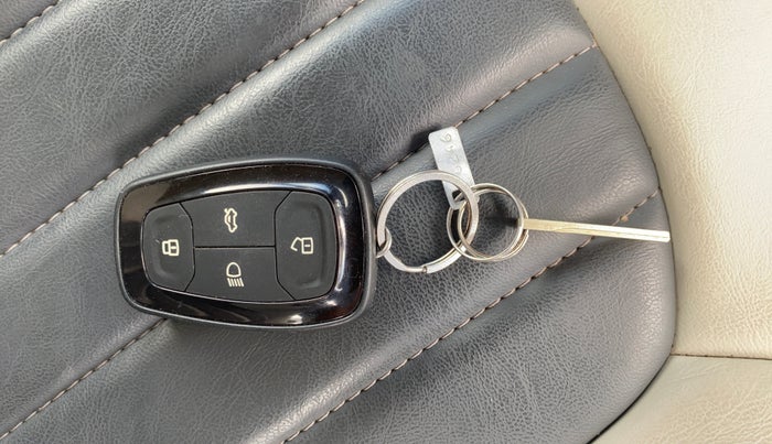 2020 Tata NEXON XZA PLUS (O) PETROL, Petrol, Automatic, 25,790 km, Key Close Up