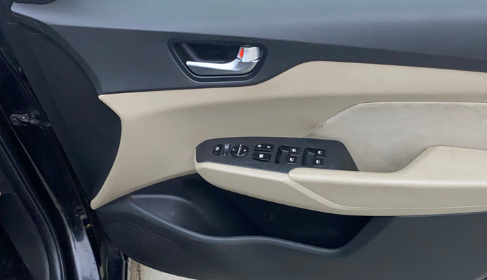 2018 Hyundai Verna 1.6 VTVT SX, Petrol, Manual, 95,503 km, Driver Side Door Panels Control