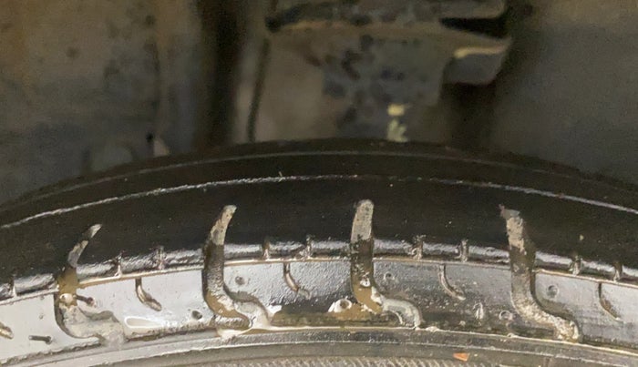 2017 Renault Kwid RXT 1.0, Petrol, Manual, 62,031 km, Left Front Tyre Tread