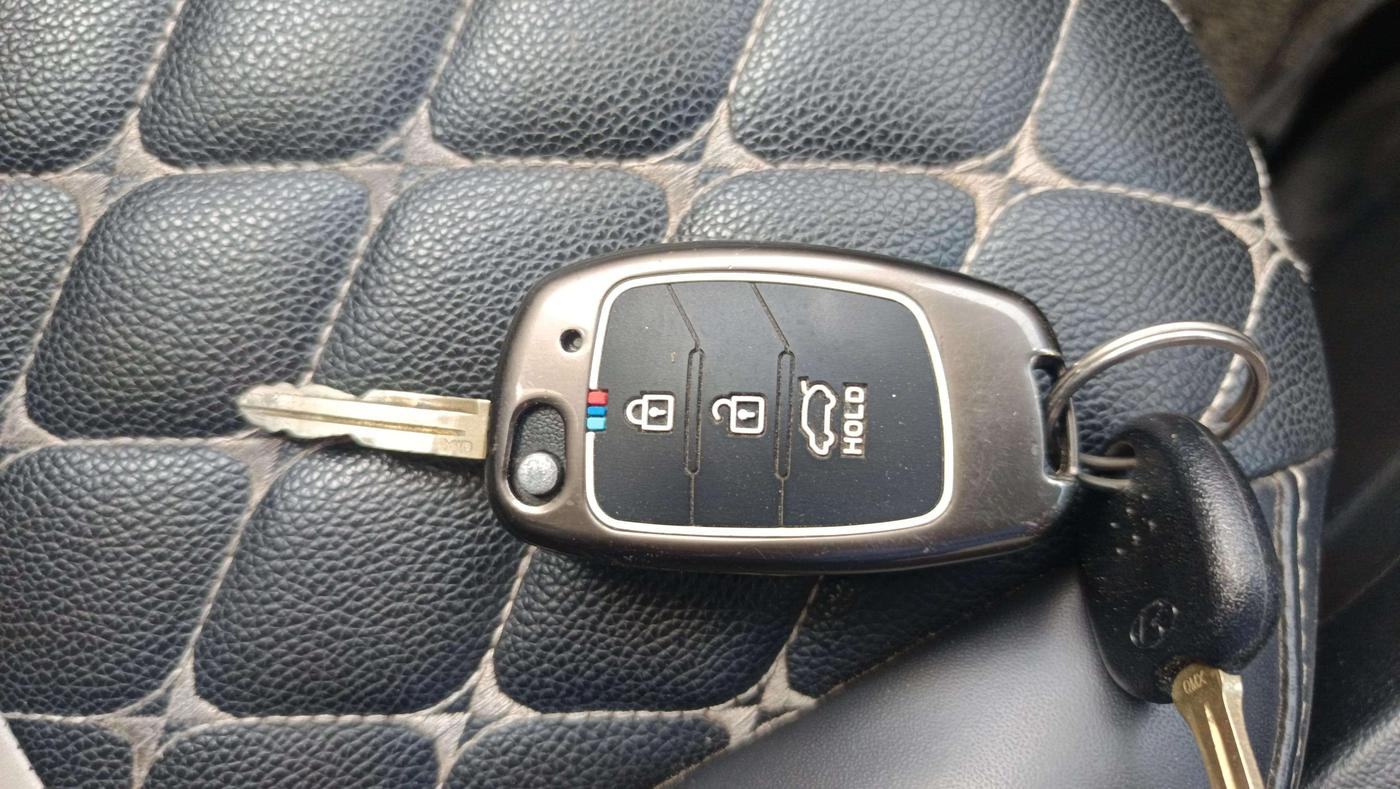 2021 Hyundai VENUE S+ 1.2, Petrol, Manual, 43,393 km, Key Close Up