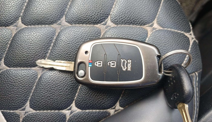 2021 Hyundai VENUE S+ 1.2, Petrol, Manual, 43,393 km, Key Close Up