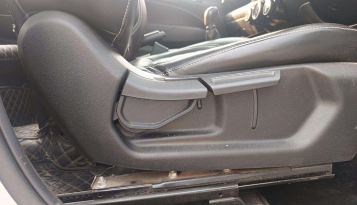 2021 Hyundai VENUE S+ 1.2, Petrol, Manual, 43,393 km, Driver Side Adjustment Panel