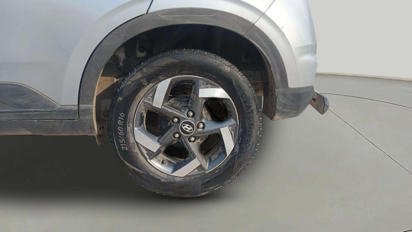 2021 Hyundai VENUE S+ 1.2, Petrol, Manual, 43,393 km, Left Rear Wheel