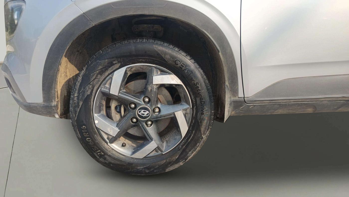2021 Hyundai VENUE S+ 1.2, Petrol, Manual, 43,393 km, Left Front Wheel