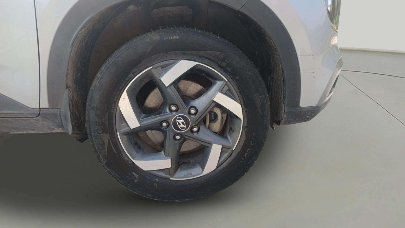 2021 Hyundai VENUE S+ 1.2, Petrol, Manual, 43,393 km, Right Front Wheel