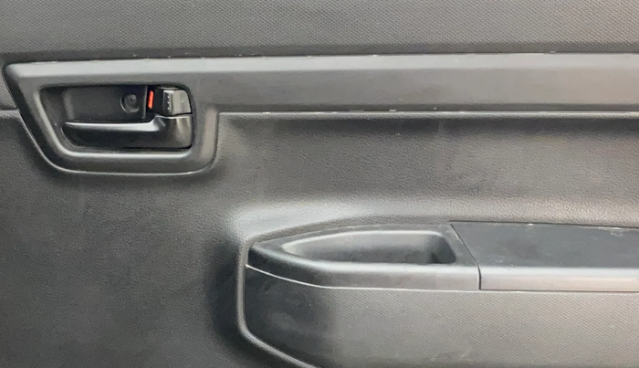 2020 Maruti S PRESSO VXI PLUS AMT, Petrol, Automatic, 28,539 km, Driver Side Door Panels Control