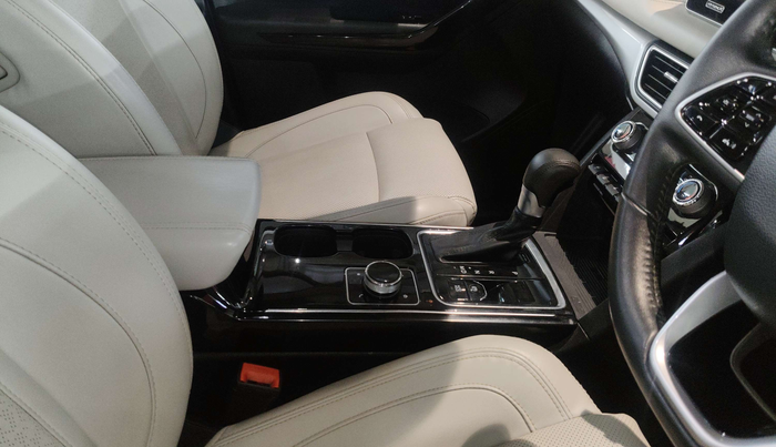 2022 Mahindra XUV700 AX 7 LUXURY P AT 7 STR, Petrol, Automatic, 33,423 km, Gear Lever