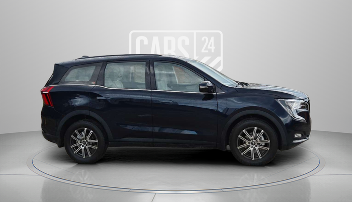 2022 Mahindra XUV700 AX 7 LUXURY P AT 7 STR, Petrol, Automatic, 33,469 km, Right Side View