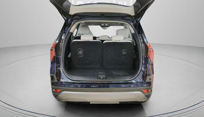 2022 Mahindra XUV700 AX 7 LUXURY P AT 7 STR, Petrol, Automatic, 33,423 km, Boot Door Open