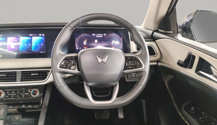 2022 Mahindra XUV700 AX 7 LUXURY P AT 7 STR, Petrol, Automatic, 33,423 km, Steering Wheel Close Up