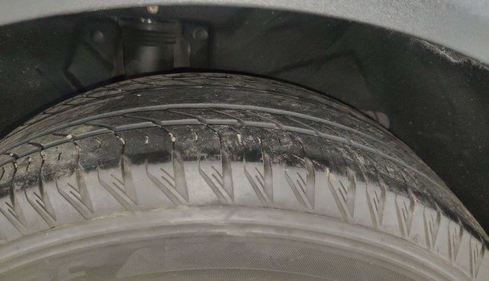 2022 Mahindra XUV700 AX 7 LUXURY P AT 7 STR, Petrol, Automatic, 33,423 km, Left Rear Tyre Tread