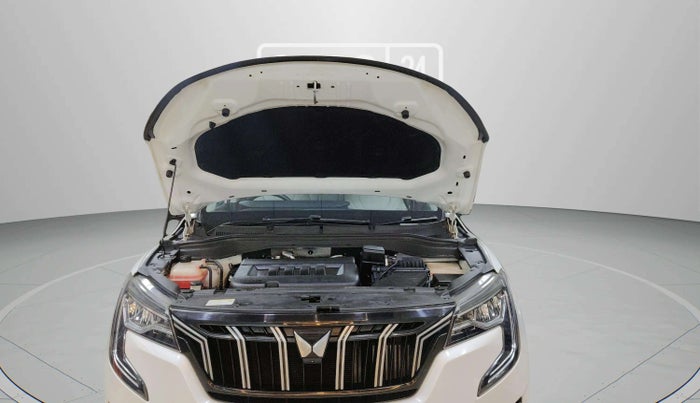 2022 Mahindra XUV700 AX 7 LUXURY D AWD AT 7 STR, Diesel, Automatic, 29,356 km, Open Bonet
