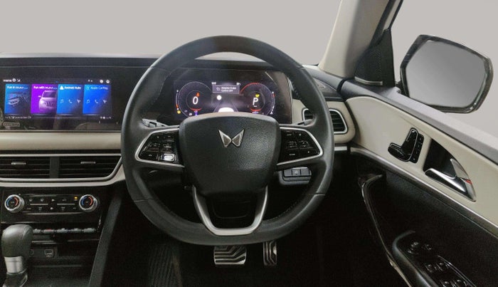 2022 Mahindra XUV700 AX 7 LUXURY D AWD AT 7 STR, Diesel, Automatic, 29,356 km, Steering Wheel Close Up