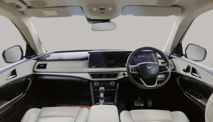 2022 Mahindra XUV700 AX 7 LUXURY D AWD AT 7 STR, Diesel, Automatic, 29,356 km, Dashboard