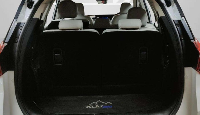 2022 Mahindra XUV700 AX 7 LUXURY D AWD AT 7 STR, Diesel, Automatic, 29,356 km, Boot Inside