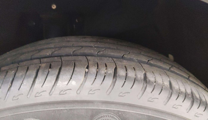 2022 Mahindra XUV700 AX 7 LUXURY D AWD AT 7 STR, Diesel, Automatic, 29,356 km, Left Rear Tyre Tread