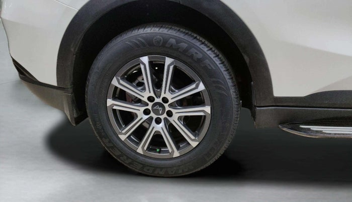 2022 Mahindra XUV700 AX 7 LUXURY D AWD AT 7 STR, Diesel, Automatic, 29,356 km, Right Rear Wheel