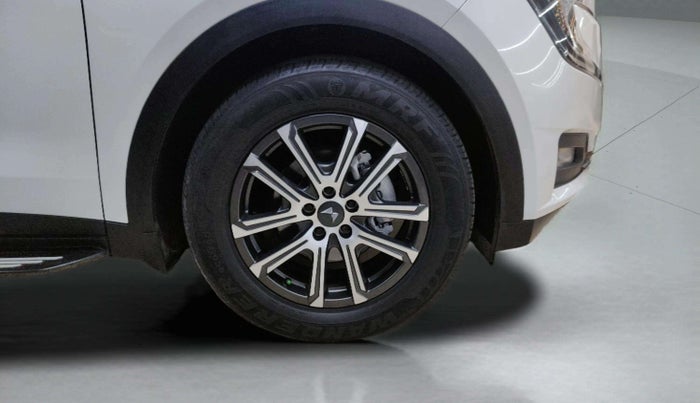 2022 Mahindra XUV700 AX 7 LUXURY D AWD AT 7 STR, Diesel, Automatic, 29,356 km, Right Front Wheel