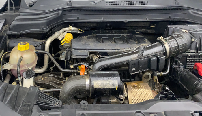 2022 Mahindra XUV300 W6 1.2 PETROL, Petrol, Manual, 26,436 km, Engine View - Right