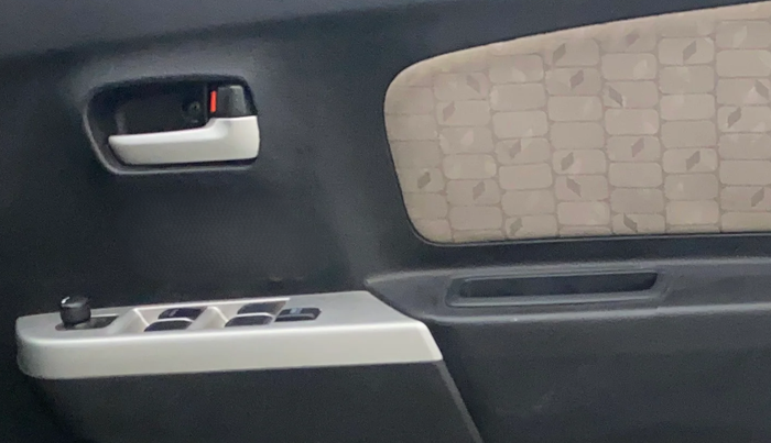 2015 Maruti Wagon R 1.0 VXI, Petrol, Manual, 35,919 km, Driver Side Door Panels Control