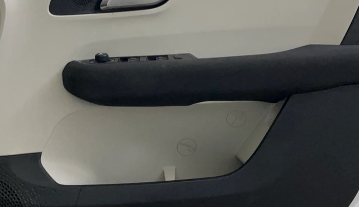 2021 Tata ALTROZ XZ PETROL, Petrol, Manual, 32,697 km, Driver Side Door Panels Control
