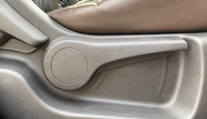 2019 Nissan Kicks XV PREMIUM (O) DIESEL, Diesel, Manual, 55,532 km, Driver Side Adjustment Panel
