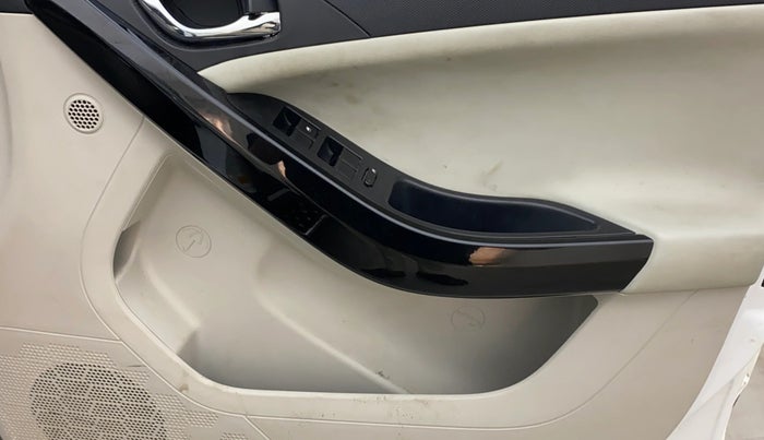 2022 Tata NEXON XZ PLUS (PREMIUM) PETROL, Petrol, Manual, 39,575 km, Driver Side Door Panels Control