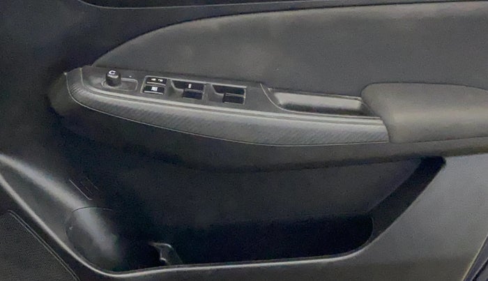 2021 Maruti Swift VXI, Petrol, Manual, 32,217 km, Driver Side Door Panels Control