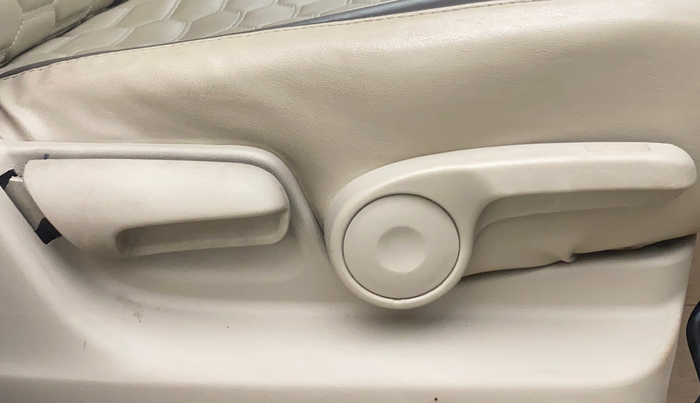 2018 Maruti Ertiga ZXI, Petrol, Manual, 67,388 km, Driver Side Adjustment Panel