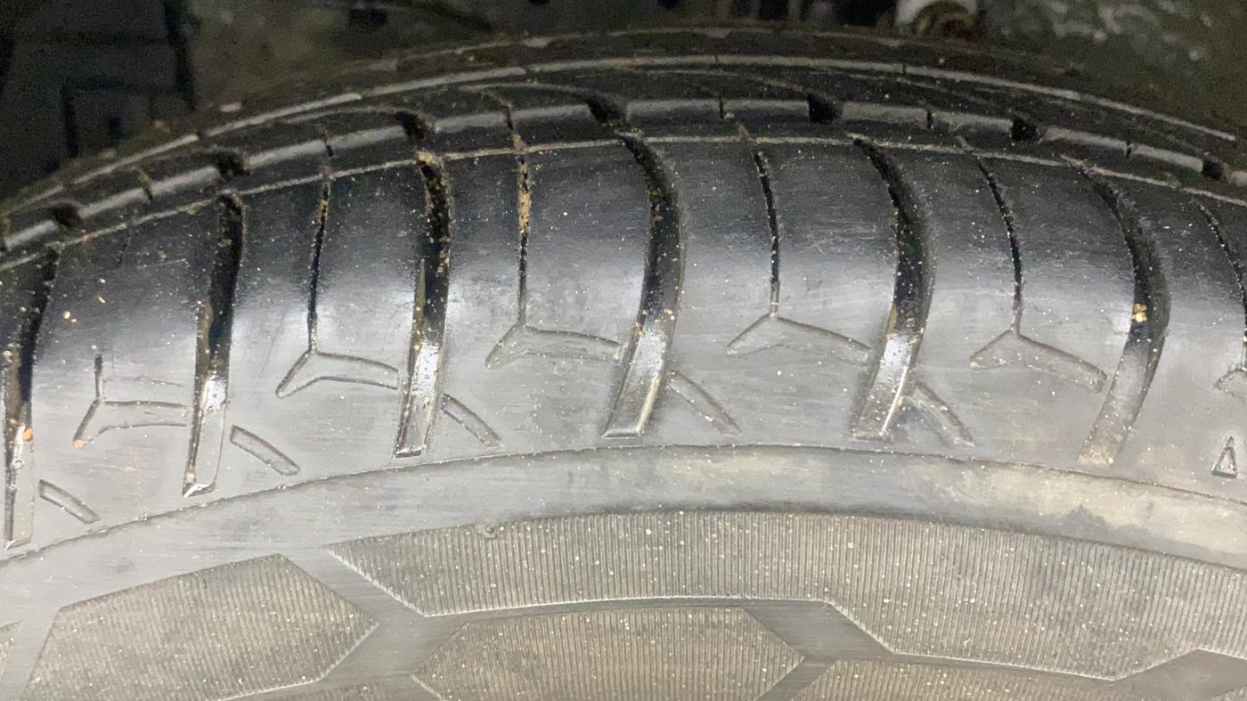 2018 Maruti Ertiga ZXI, Petrol, Manual, 67,388 km, Left Front Tyre Tread