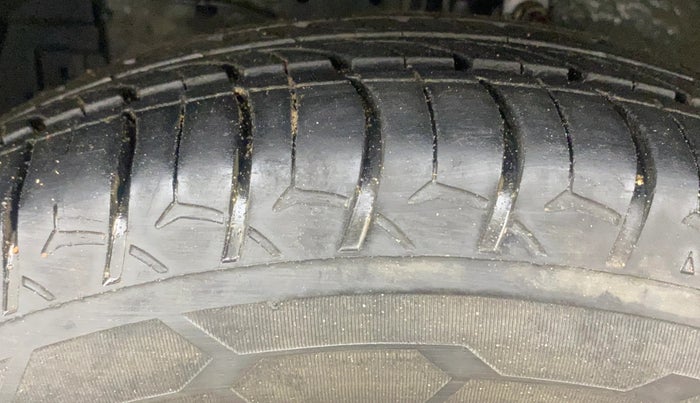 2018 Maruti Ertiga ZXI, Petrol, Manual, 67,388 km, Left Front Tyre Tread